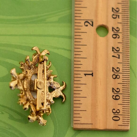 Vintage Victorian Intricate Pearl Crest Brooch - W14 - Picture 2 of 2